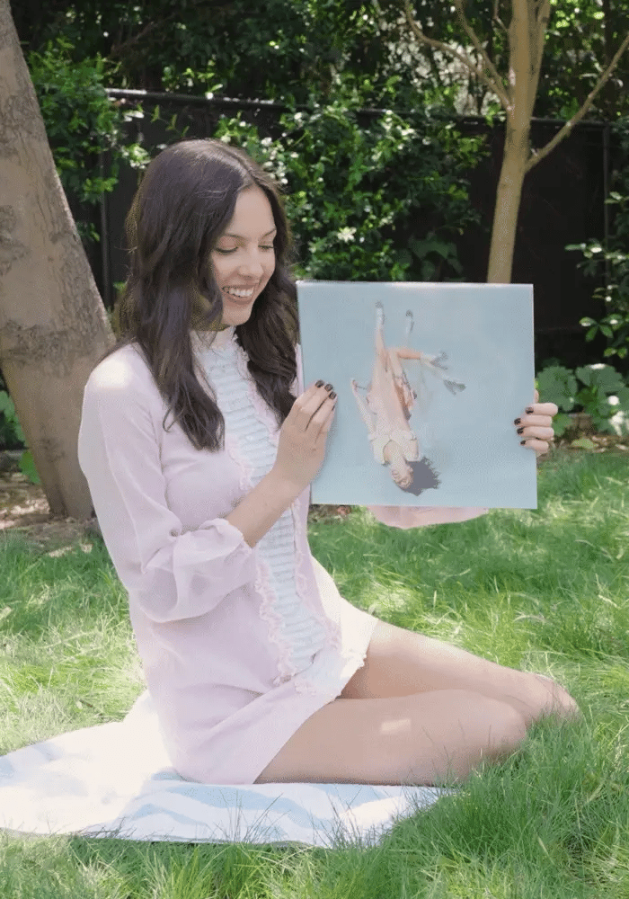 Olivia Rodrigo – you seem pretty sad for a girl so in love – Apple Music Exclusive “Feminine Intuition” Lenticular Cover Pink & White Marble Vinyl LP