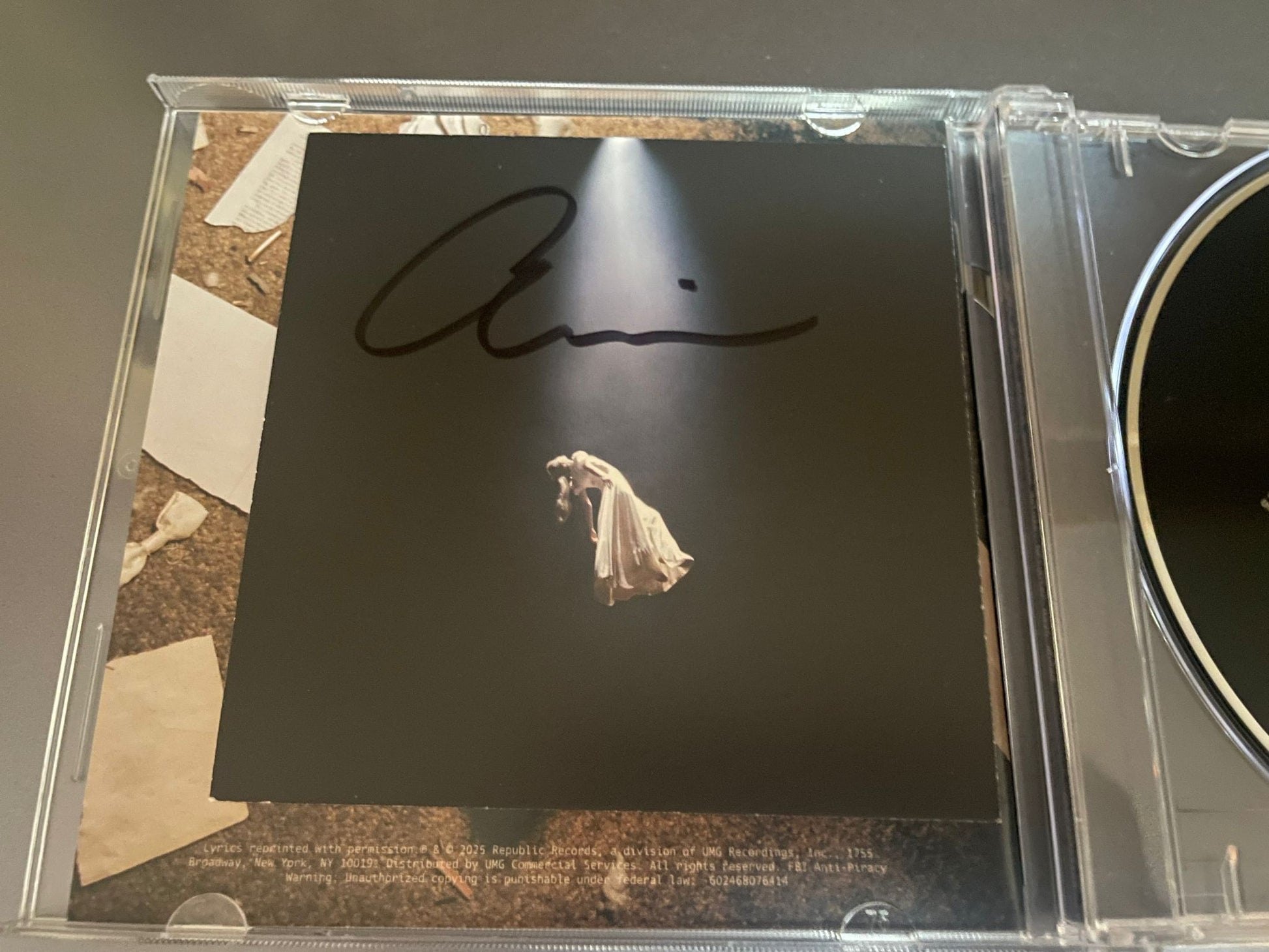 ARIANA GRANDE - BRIGHTER DAYS CD FIRMADO USA