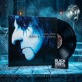 BVRS de Alice Cooper - Along Came A Spider en una escena teatral azul con detalles de telaraña