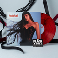BVRS de LISA - PRESS PLAY, composición centrada con vinilo rojo y tarjeta BVRS