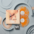 BVRS de Sweetener con fondo azul grisáceo para destacar la portada