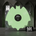 BVRS de The Pretty Reckless con fondo de piedra oscuro y efecto fosforescente verde