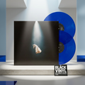 BVRS inspirada en la portada con foco de luz y dos vinilos azules