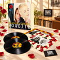 Roxette Baladas En Español en doble vinilo negro, escena BVRS con rosas rojas y luz natural.