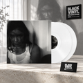 Portada monocroma y dos vinilos blancos en una escena editorial de Black Vinyl Records Spain