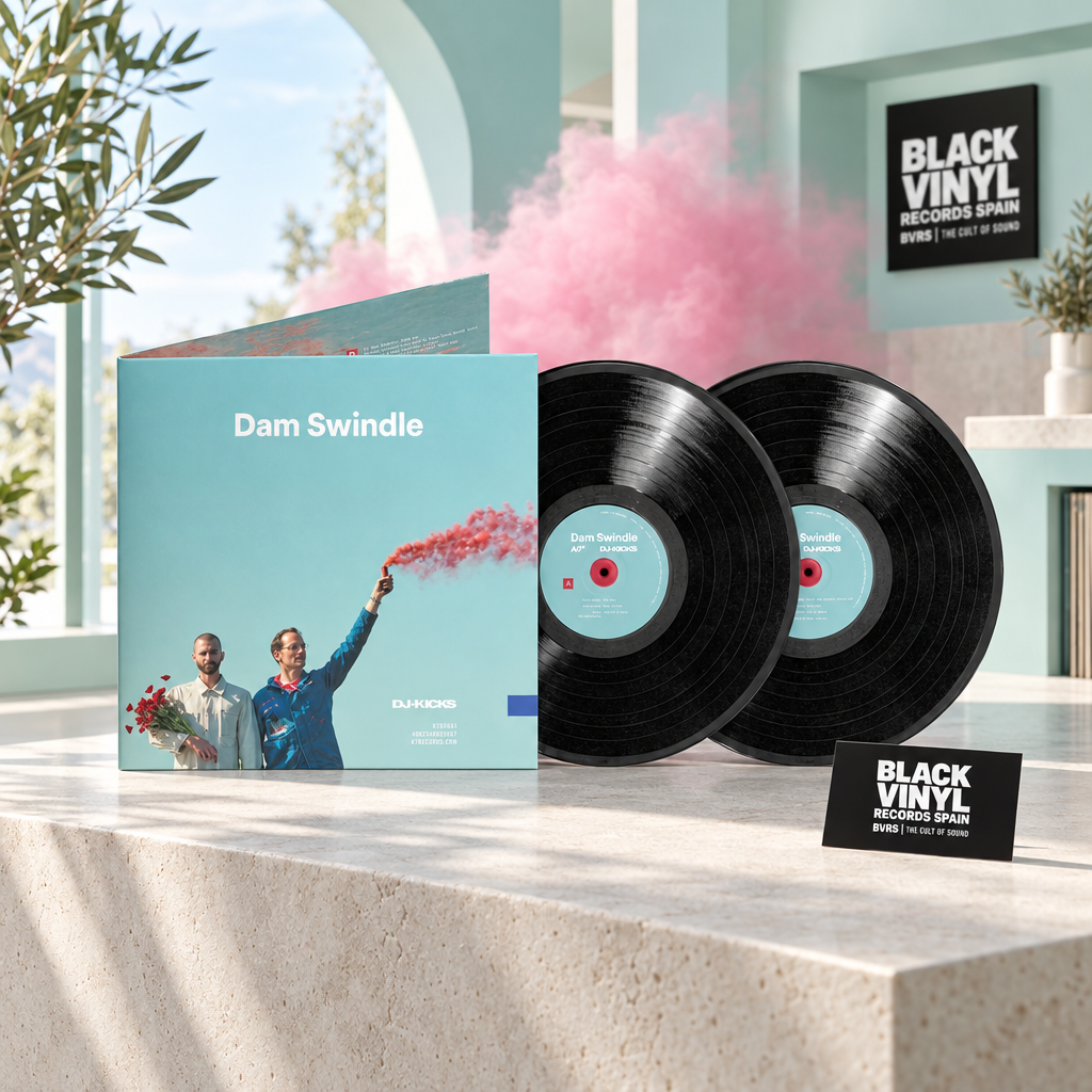 Escena editorial BVRS con vinilos negros, portada turquesa y fondo inspirado en su arte