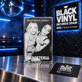 Madonna & Charli - Danceteria en estuche vertical, escena BVRS de club con iluminación azul