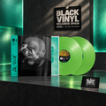 Packshot con dos vinilos verdes en un escenario BVRS con iluminación turquesa.