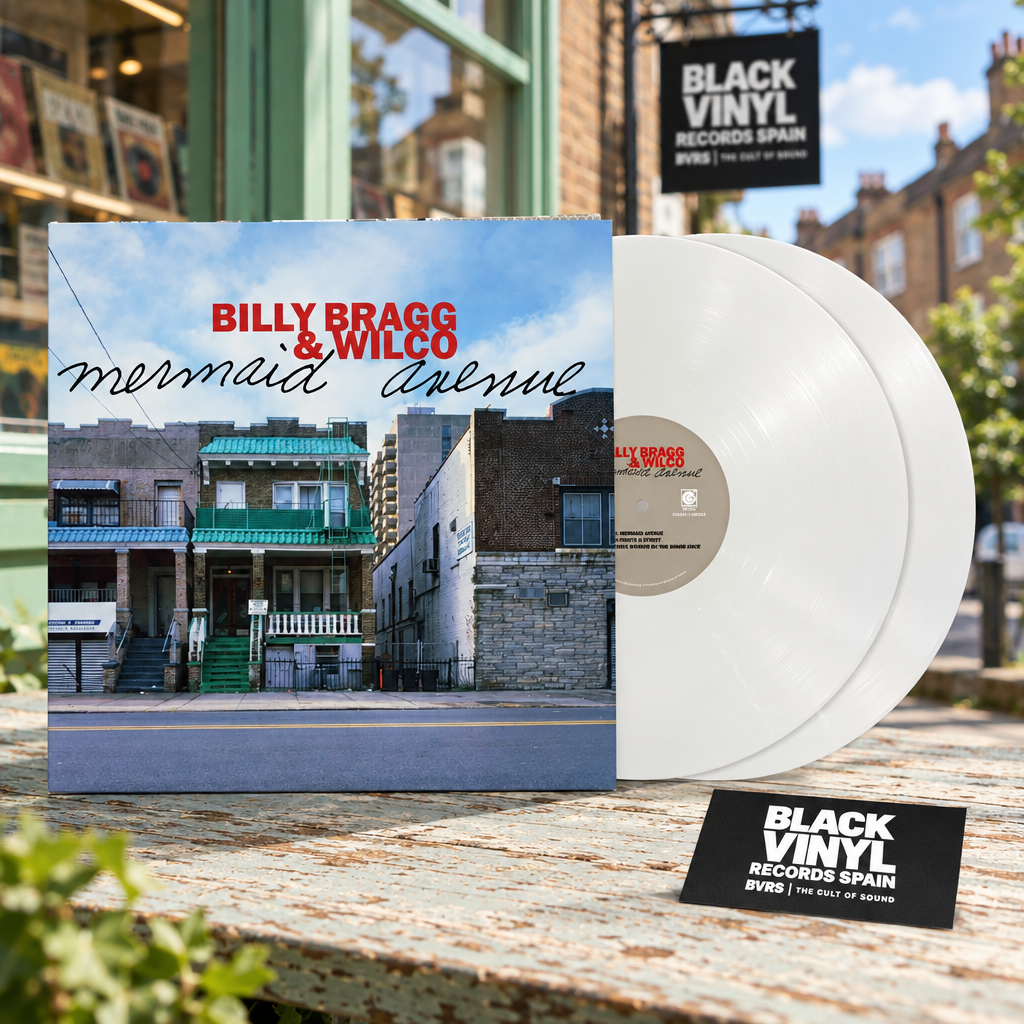 Billy Bragg y Wilco, Mermaid Avenue, con dos vinilos blancos en un escenario urbano de Black Vinyl Records Spain