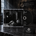CD de Deliverance de Opeth en una escena editorial BVRS en negro y plata
