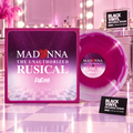 Madonna The Unauthorized Rusical, escena editorial BVRS con vinilo rosa y transparente y fondo de camerino