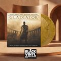 Escena editorial BVRS cálida y cinematográfica de Gladiator con portada y vinilos dorados protagonistas